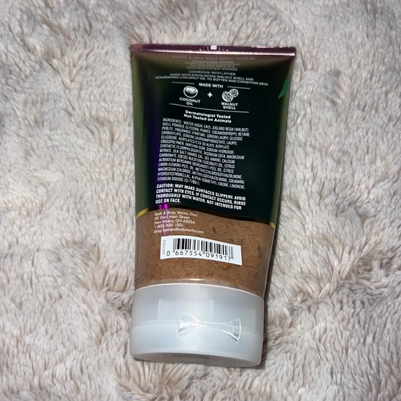 BBW Scrub - Picture 2 of 4